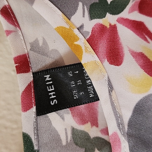 LIKE NEW SHEIN FLORAL DRESS - Picture 3 of 3